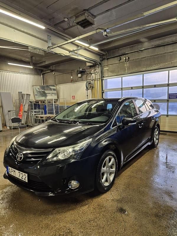 Begagnad 2013 Toyota Avensis Kombi | 54 000 kr (Marknadspris) - Bild 1/4