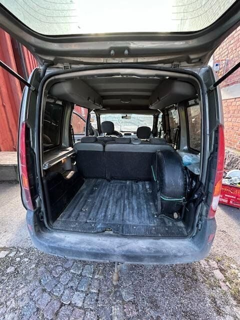 Silver Begagnad 2006 Renault Kangoo Privilege Minibuss | 32 000 kr (Lite dyr) - Bild 1/3