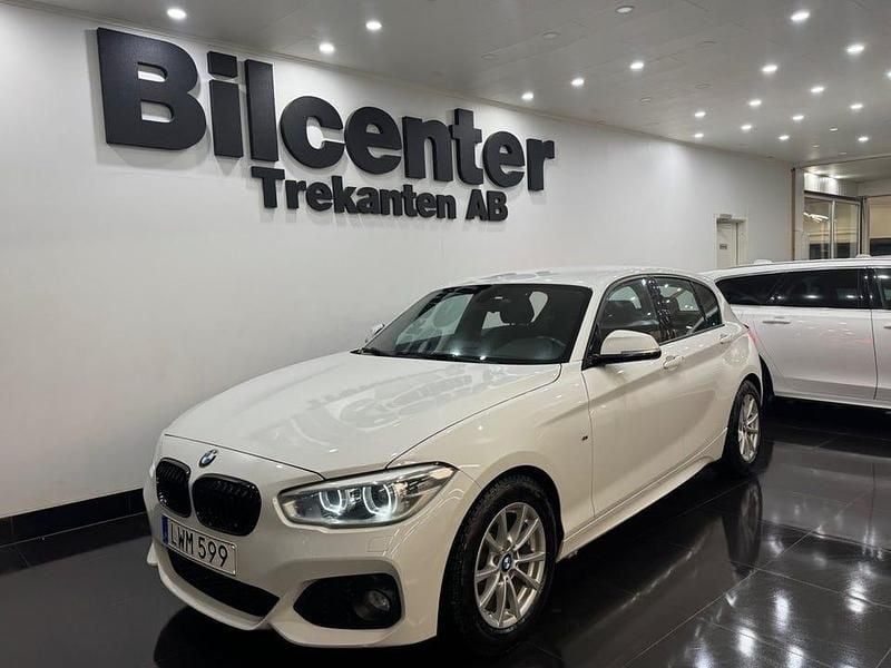 Vit Begagnad 2015 BMW 116 M Sport Halvkombi | 119 900 kr (Marknadspris) - Bild 1/4