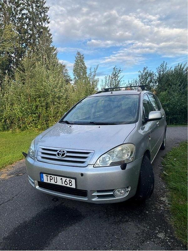 Silver Begagnad 2002 Toyota Avensis Verso Minibuss | 29 990 kr - Bild 1/4