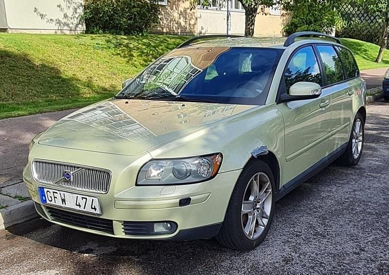 Grön Begagnad 2007 Volvo V50 Momentum Kombi | 15 000 kr (Superpris) - Bild 1/4