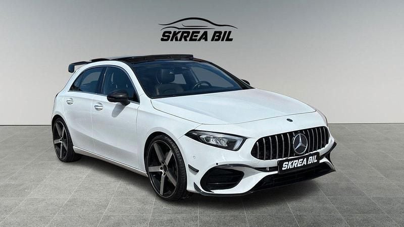 Vit Begagnad 2018 Mercedes A45 AMG Halvkombi | 229 900 kr - Bild 1/4