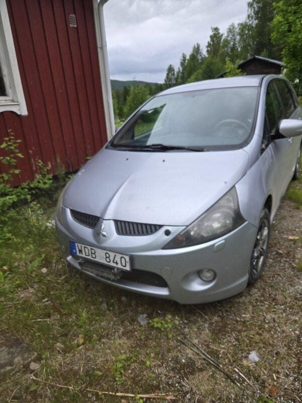 Silver Begagnad 2004 Mitsubishi Grandis Minibuss | 10 000 kr (Superpris) - Bild 1/4