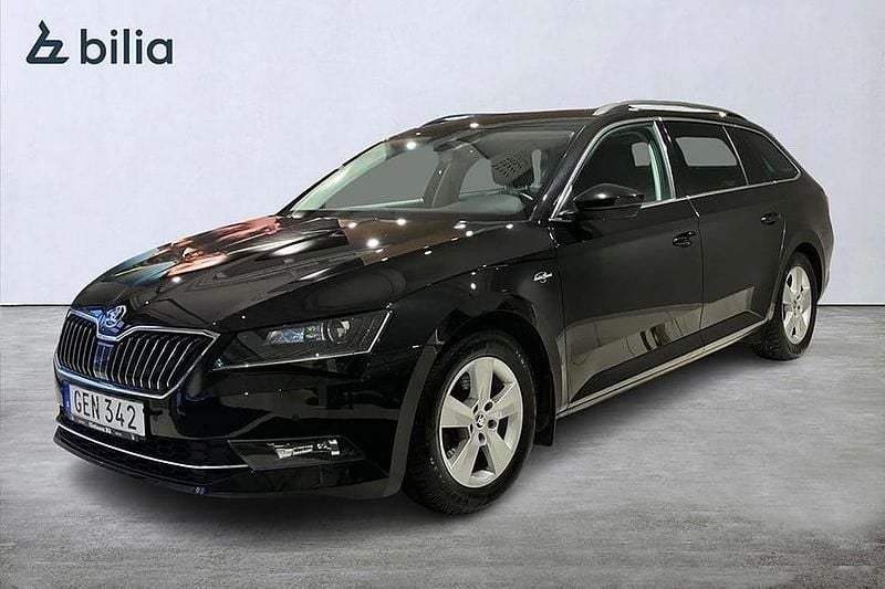 Svart Begagnad 2017 Skoda Superb Kombi | 224 800 kr (Lite dyr) - Bild 1/4