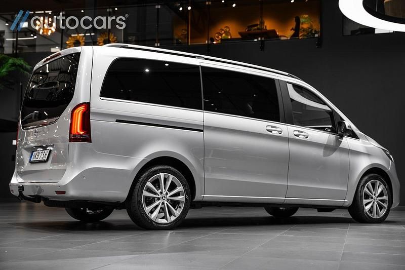 Begagnad Mercedes V300 239 HK (175 kW) 2020 Silver Minibuss