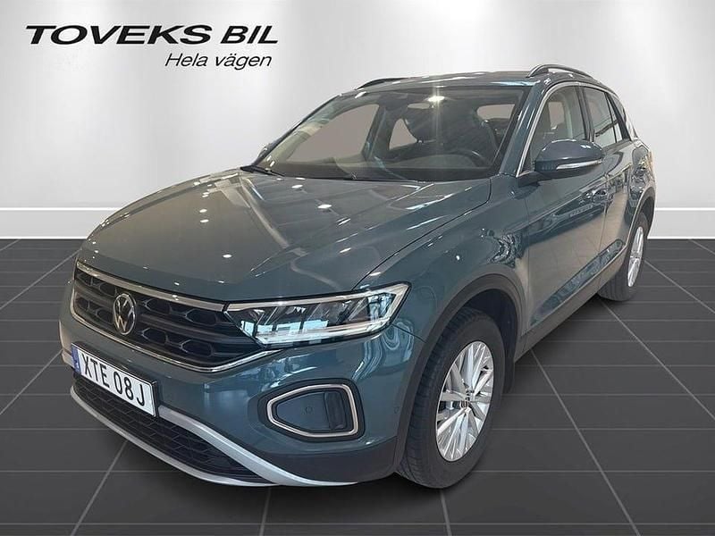 Petroleum blue metallic Begagnad 2022 VW T-Roc SUV | 264 900 kr (Marknadspris) - Bild 1/4
