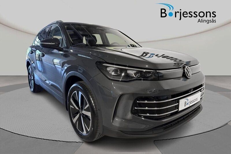 Mörkgrå (grå) Ny 2025 VW Tiguan Elegance SUV | 599 900 kr (Dyr) - Bild 1/4