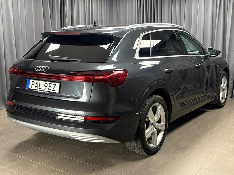 Begagnad Audi e-tron Proline 230 kW (313 HK) 2019 Grå SUV