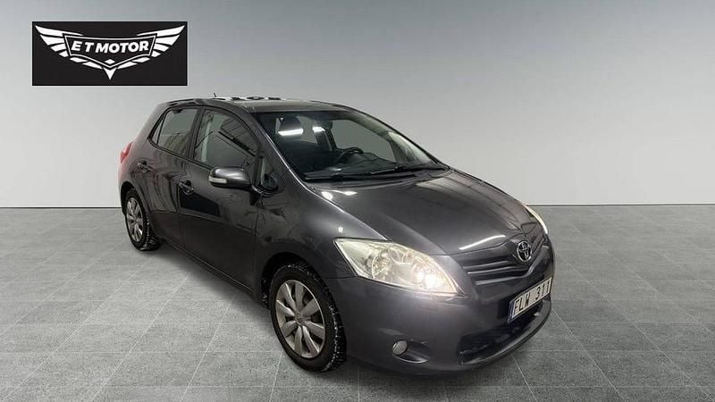Mörkgrå Begagnad 2010 Toyota Auris Plus Halvkombi | 59 900 kr (Marknadspris) - Bild 1/4