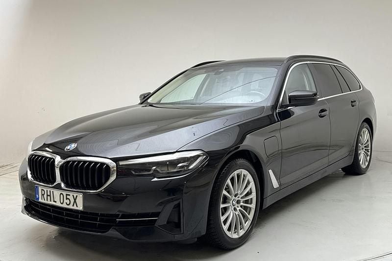 Svart Begagnad 2021 BMW 530 Kombi | 289 000 kr - Bild 1/4