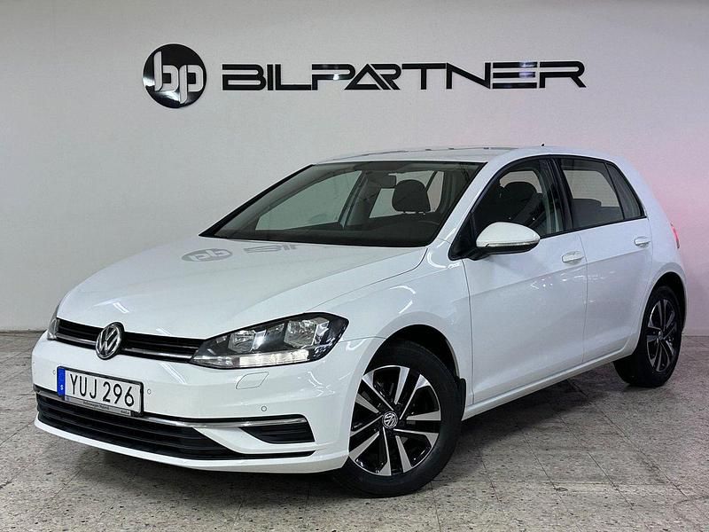 Vit Begagnad 2017 VW Golf VII Halvkombi | 99 900 kr (Marknadspris) - Bild 1/4