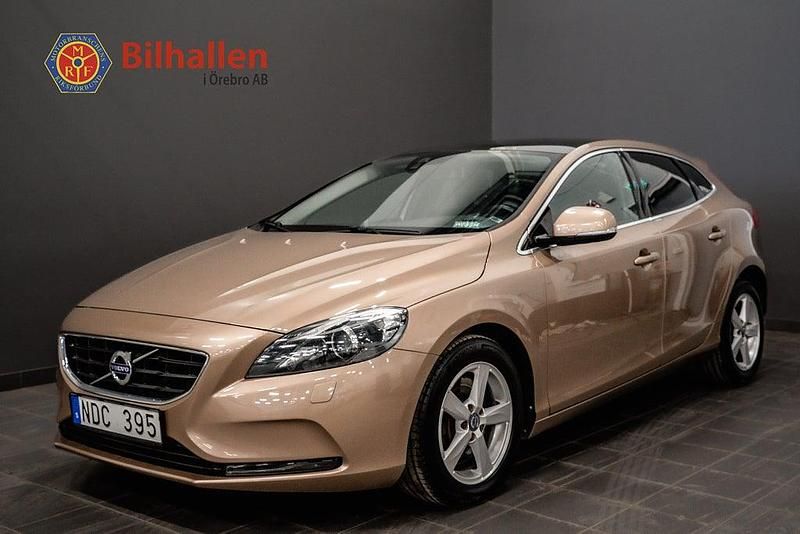 Brun Begagnad 2012 Volvo V40 Momentum Halvkombi | 129 000 kr (Bra pris) - Bild 1/4