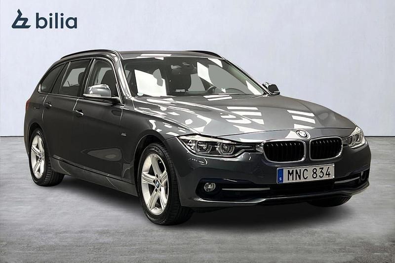 Grå Begagnad 2016 BMW 320 Sport Line Kombi | 199 000 kr (Marknadspris) - Bild 1/4