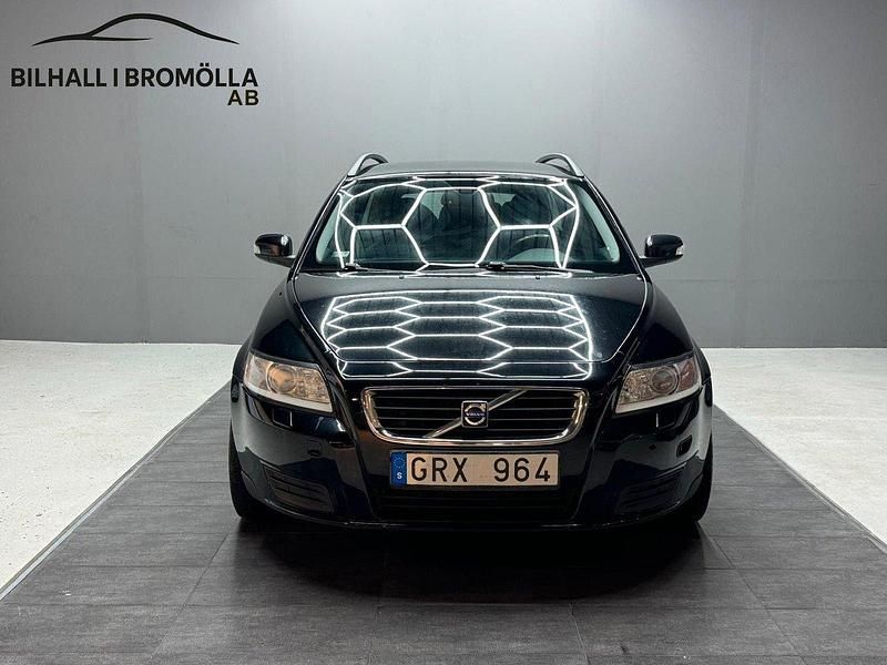 Svart Begagnad 2008 Volvo V50 Kinetic Kombi | 39 900 kr (Lite dyr) - Bild 1/4