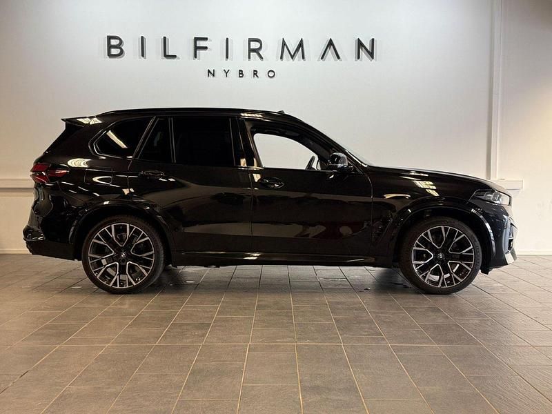 Svart Begagnad 2024 BMW X5 M Competition Edition SUV | 1 399 000 kr - Bild 1/4