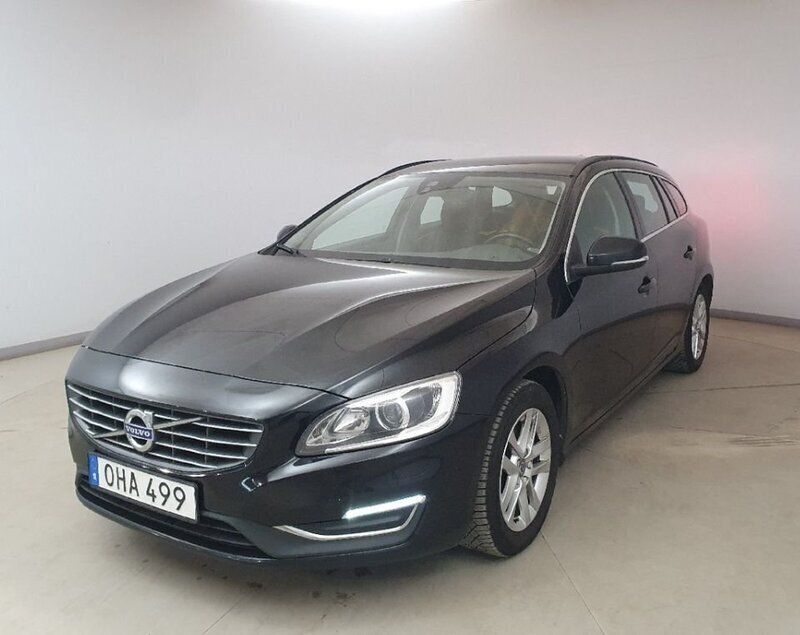 Svart Begagnad 2017 Volvo V60 Momentum Kombi | 119 900 kr - Bild 1/4