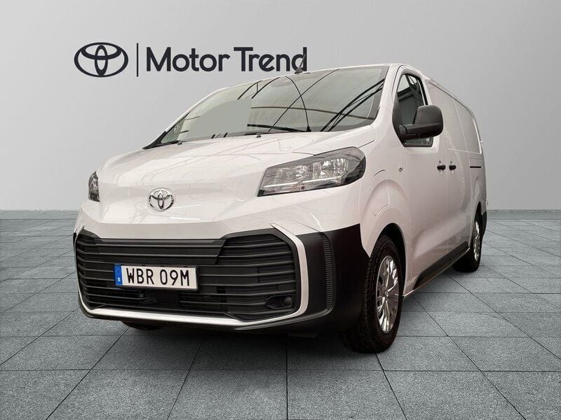 Vit Ny 2024 Toyota Proace Comfort Van | 589 900 kr - Bild 1/4