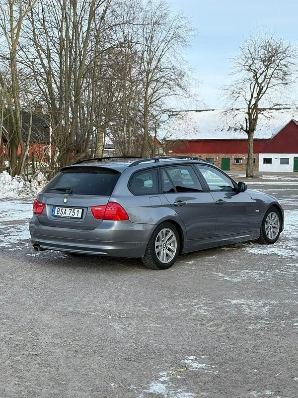 Begagnad BMW 320 177 HK (130 kW) 2009 Kombi