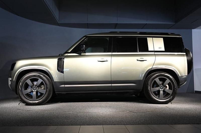 Begagnad Land Rover Defender SE 249 HK (183 kW) 2024 Grön SUV