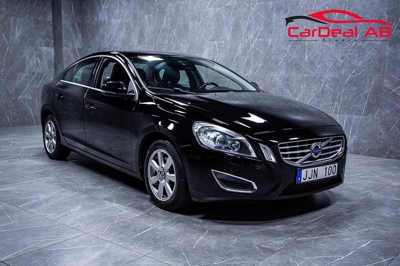 Svart Begagnad 2010 Volvo S60 Momentum Sedan | 94 800 kr (Marknadspris) - Bild 1/4