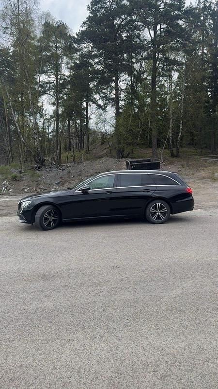 Begagnad Mercedes E220 163 HK (119 kW) 2020
