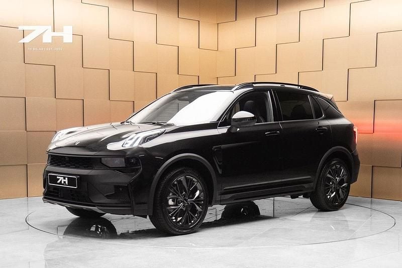 Svart Begagnad 2024 Lynk & Co 01 SUV | 439 900 kr - Bild 1/4