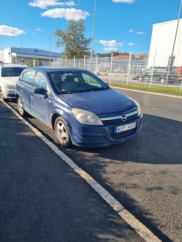 Blå Begagnad 2005 Opel Astra Halvkombi | 5 000 kr (Superpris) - Bild 1/4