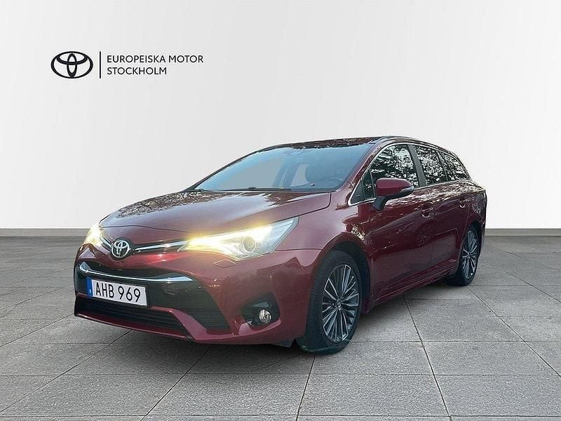 Röd Begagnad 2017 Toyota Avensis Active Kombi | 199 900 kr (Marknadspris) - Bild 1/4