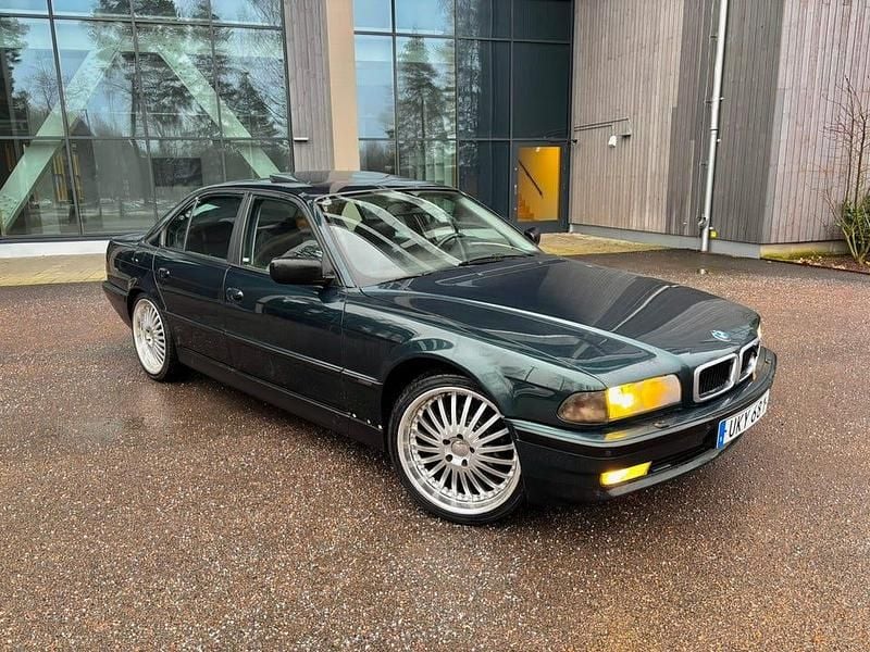 Begagnad 1997 BMW 735 Sedan | 45 000 kr - Bild 1/4