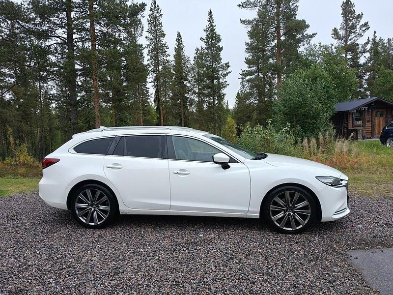 Vit Begagnad 2018 Mazda 6 Kombi | 225 000 kr (Marknadspris) - Bild 1/4