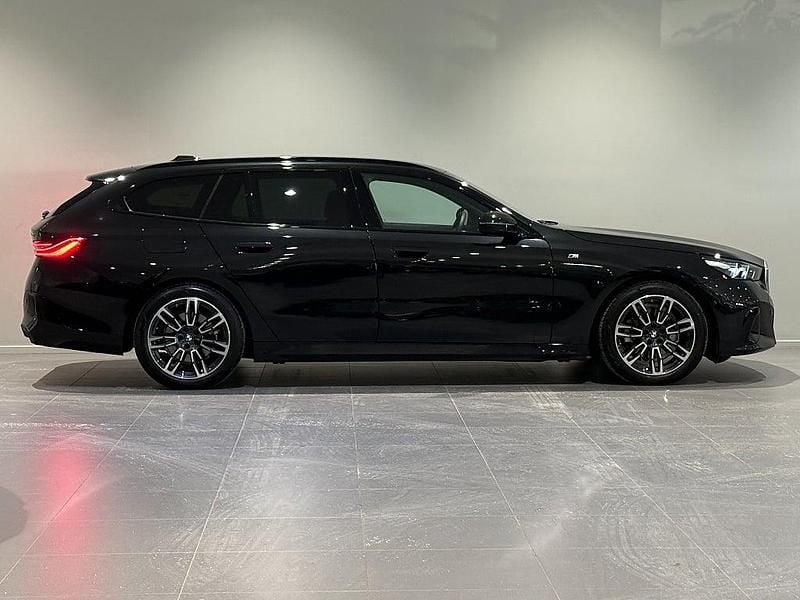 Begagnad BMW 520 Shadowline 197 HK (144 kW) 2025 Svart Kombi
