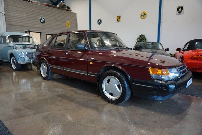 Brun Begagnad 1990 Saab 900 Halvkombi | 80 000 kr - Bild 1/4