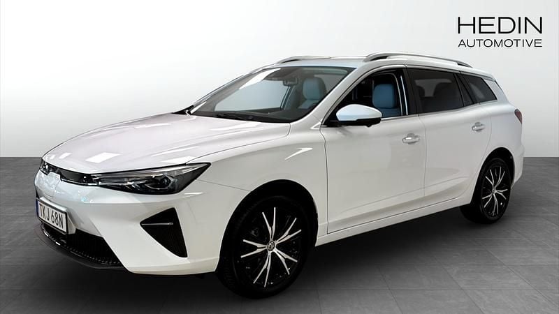 Vit (white) Begagnad 2022 MG MG5 EV Kombi | 243 900 kr (Dyr) - Bild 1/4