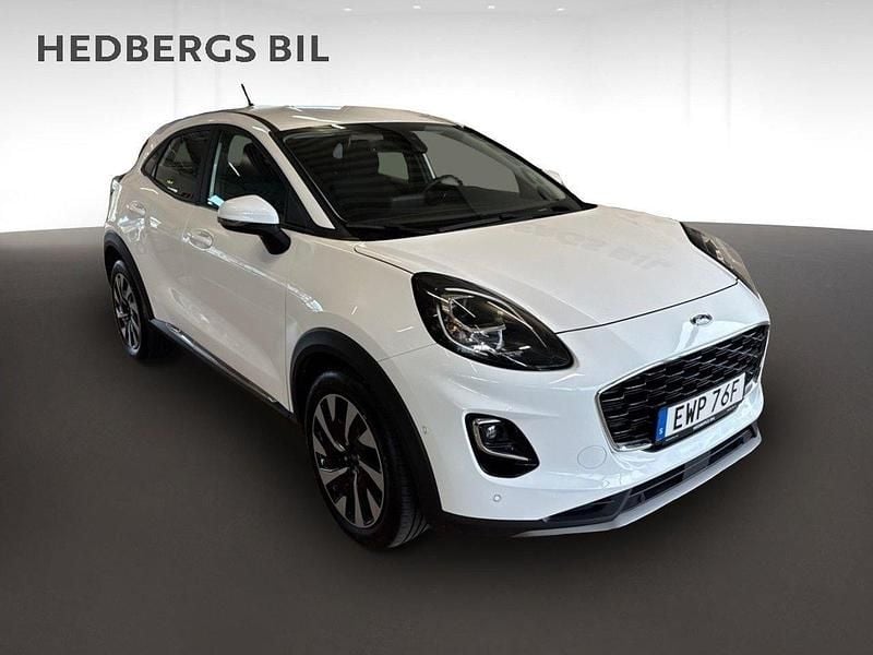 Vit Begagnad 2022 Ford Puma Gen-E SUV | 214 900 kr (Marknadspris) - Bild 1/4