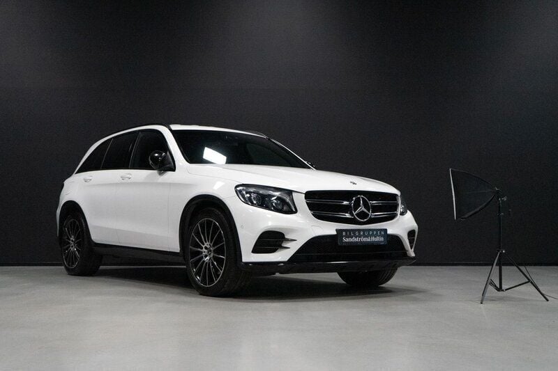 Vit Begagnad 2017 Mercedes GLC350 AMG SUV | 349 000 kr (Lite dyr) - Bild 1/4