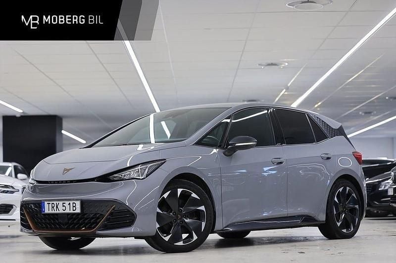 Grå Begagnad 2023 Cupra Born e-Boost Halvkombi | 229 900 kr (Marknadspris) - Bild 1/2