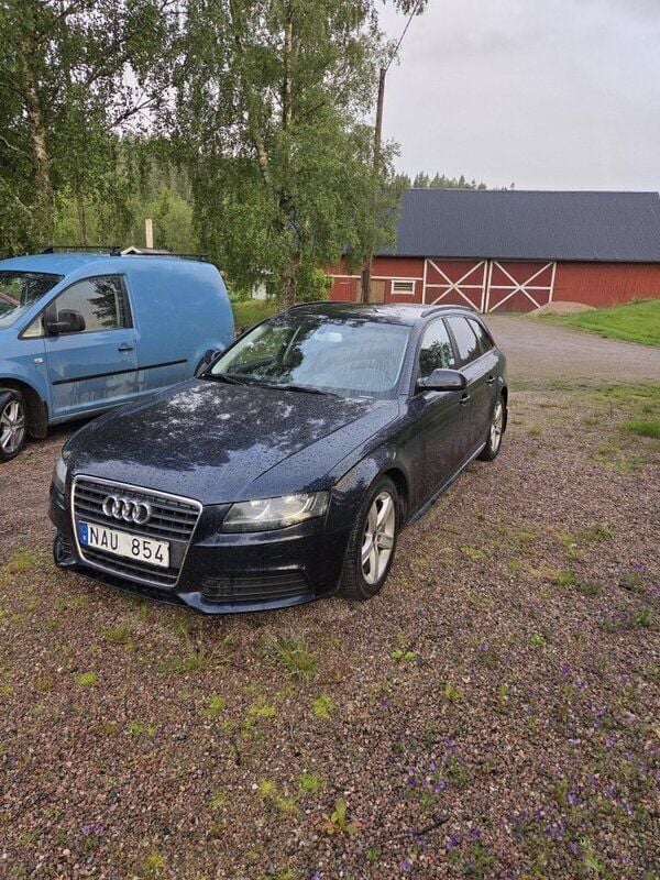 Blå Begagnad 2011 Audi A4 Kombi | 75 000 kr (Bra pris) - Bild 1/4