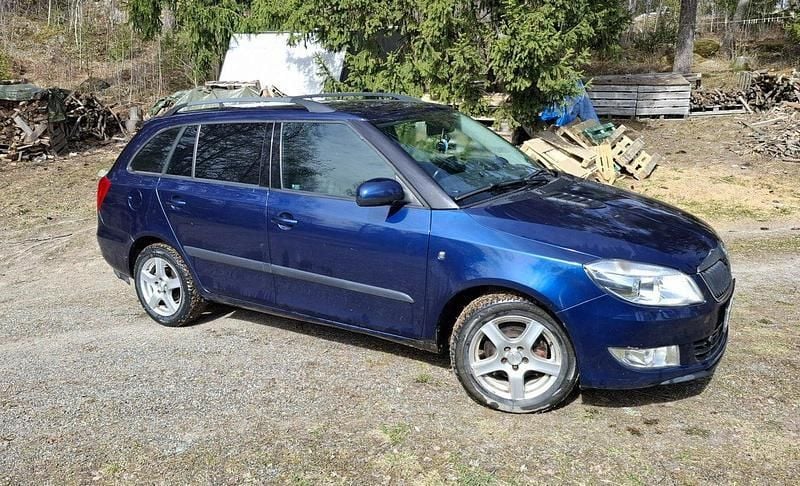 Blå Begagnad 2011 Skoda Fabia Elegance Kombi | 33 500 kr (Superpris) - Bild 1/4
