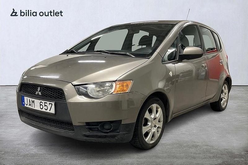 Grå Begagnad 2008 Mitsubishi Colt Halvkombi | 29 900 kr (Marknadspris) - Bild 1/4