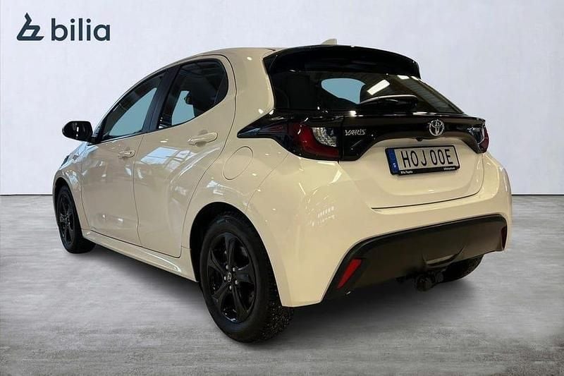 Begagnad Toyota Yaris Hybrid Active 117 HK (86 kW) 2022 Vit Halvkombi