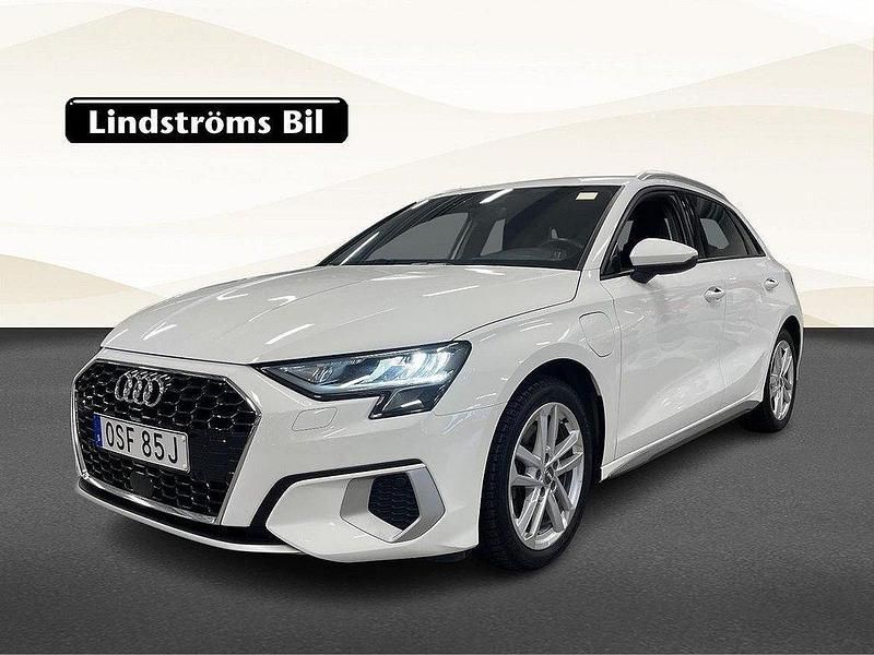 Vit Begagnad 2021 Audi A3 Sportback e-tron Comfort Sedan | 279 900 kr (Marknadspris) - Bild 1/3