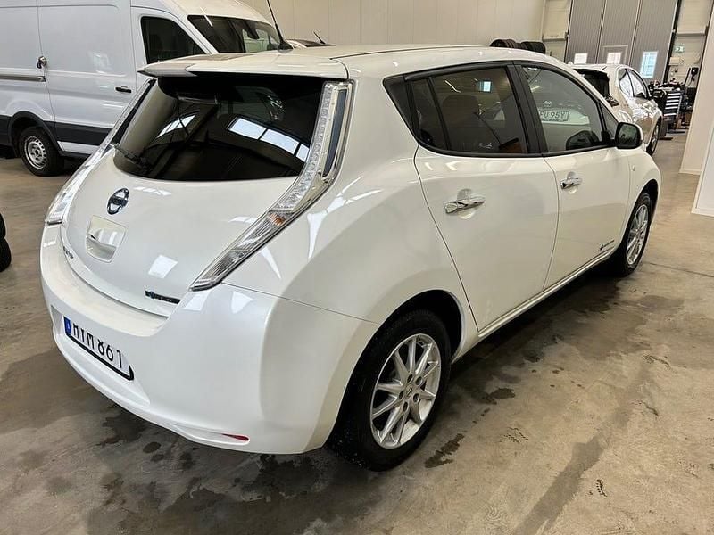 Begagnad Nissan Leaf 80 kW (109 HK) 2016 Vit Halvkombi