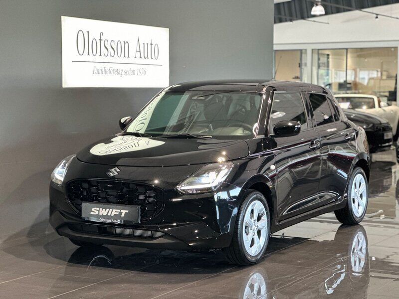 Begagnad Suzuki Swift 83 HK (61 kW) 2024 Svart Halvkombi