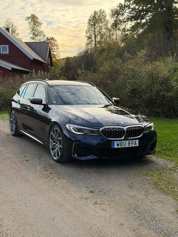 Tansanitblau ii metallic Begagnad 2020 BMW M340 M Sport Sedan | 549 900 kr - Bild 1/4
