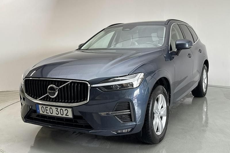 Mörkblå Begagnad 2022 Volvo XC60 Momentum SUV | 354 800 kr (Marknadspris) - Bild 1/4
