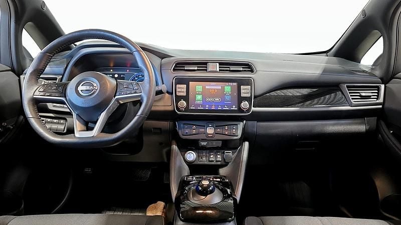 Begagnad Nissan Leaf N-Connecta 108 kW (147 HK) 2023 Vit Halvkombi