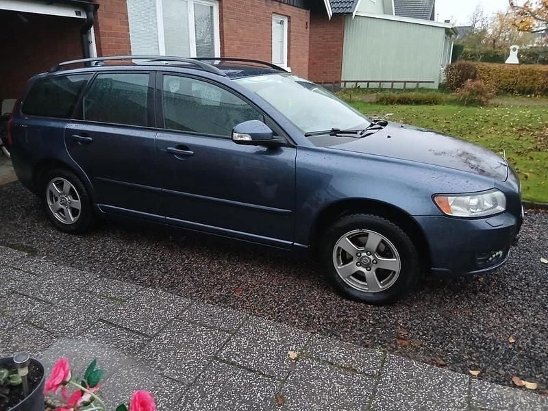 Blå Begagnad 2010 Volvo V50 Momentum Kombi | 45 000 kr (Lite dyr) - Bild 1/4