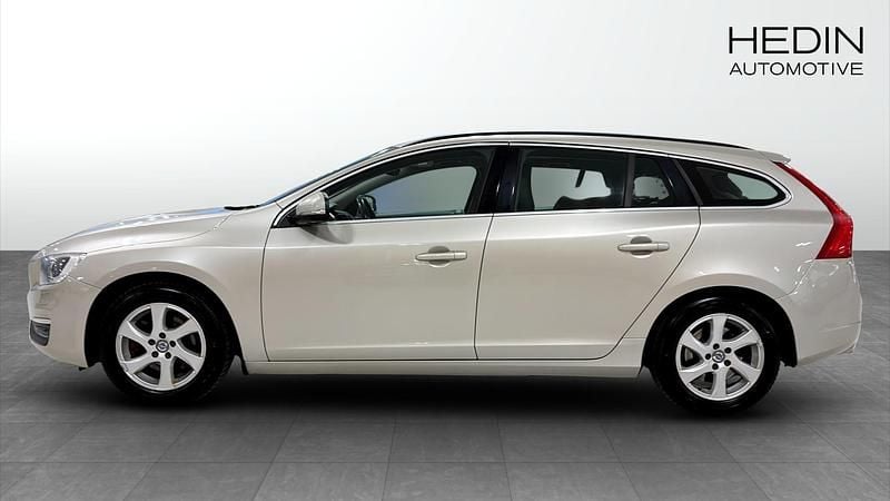Begagnad Volvo V60 Momentum 190 HK (139 kW) 2016 Brun Kombi