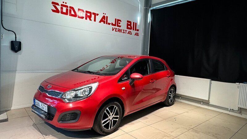 Röd Begagnad 2011 Kia Rio Halvkombi | 64 900 kr (Marknadspris) - Bild 1/4