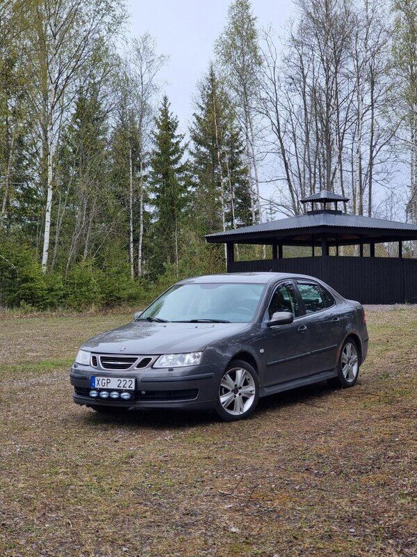 Brun Begagnad 2006 Saab 9-3 Vector Sedan | 35 000 kr (Marknadspris) - Bild 1/4